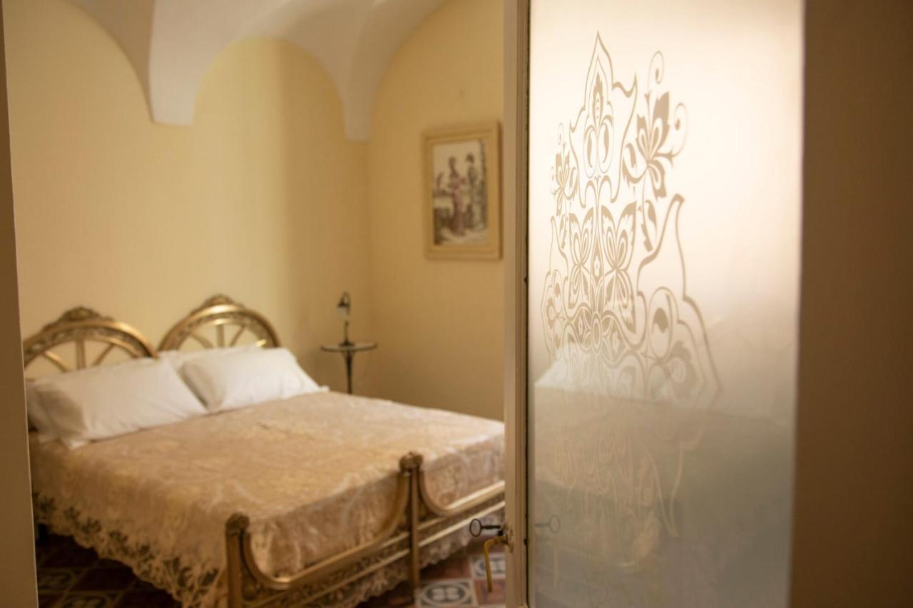 B&B Palazzo Lombardi ลูเชรา ภายนอก รูปภาพ